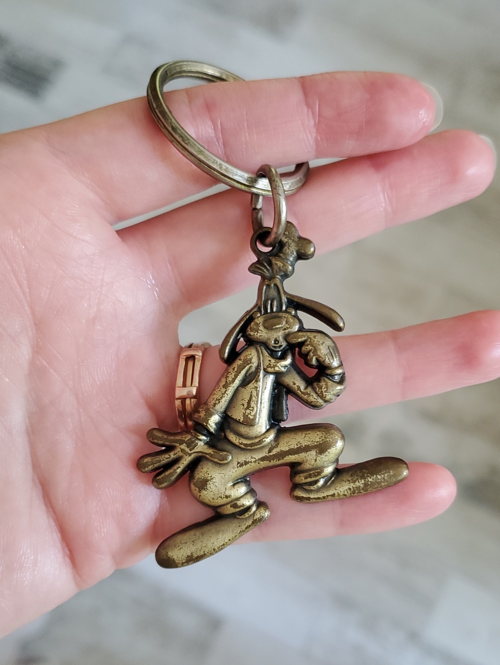 Goofy Metal Bronze Tone Disney Keychain From The 90s